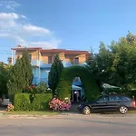 Vila Deni