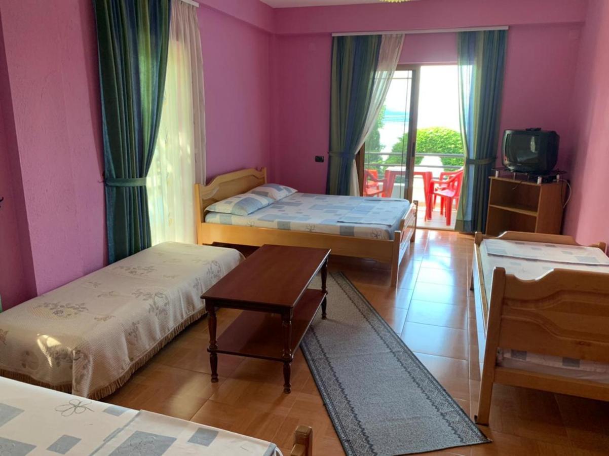 Deni Villa *