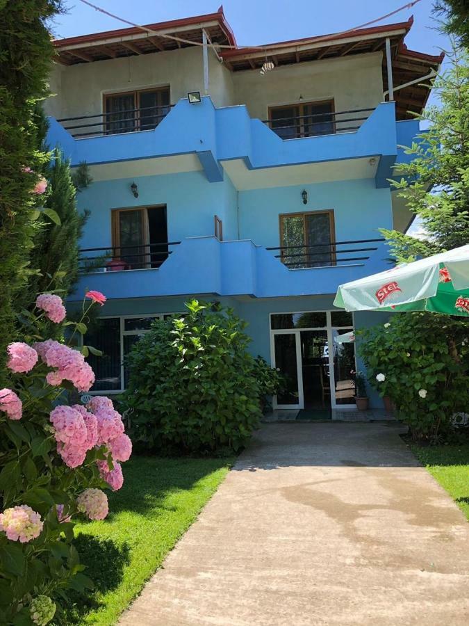 Deni Villa *